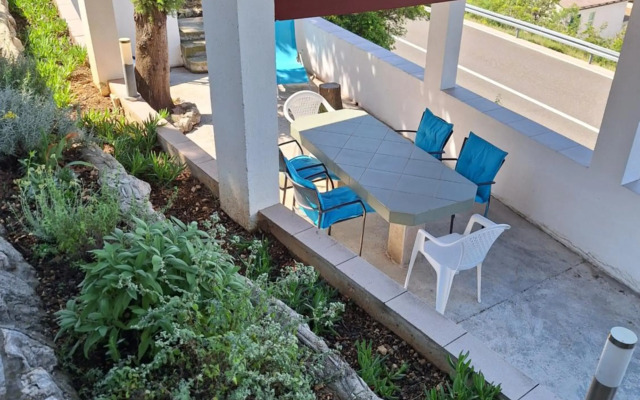 Villa Vesna, 70m from beach