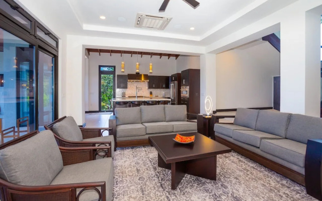 Ocean Pearl 4 Bedroom Home by RedAwning