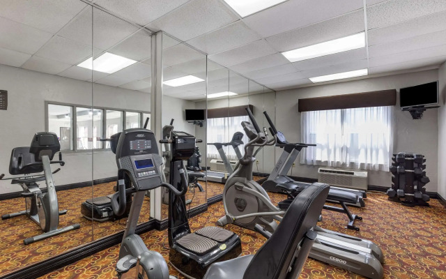 Quality Inn & Suites I-35 E / Walnut Hill