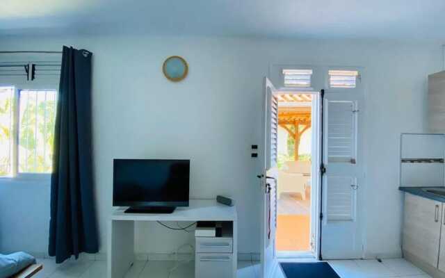 Studio in Schoelcher, with Enclosed Garden And Wifi - 500 M From the Beach