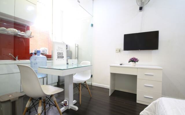 Smiley Apartment 13 - Adults Only