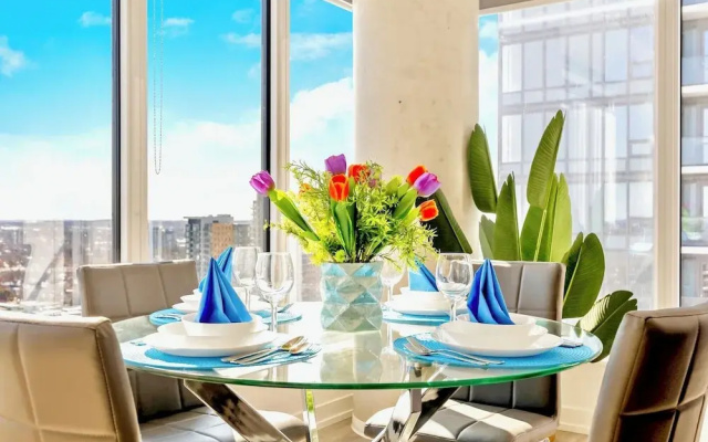 High Rise 1BR Building With Gorgeous Views