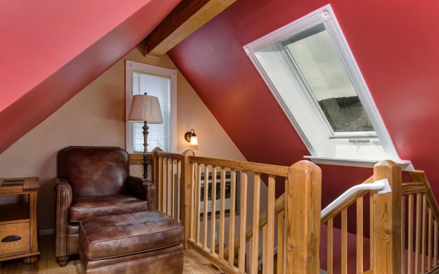 Ontario Park City bungalow