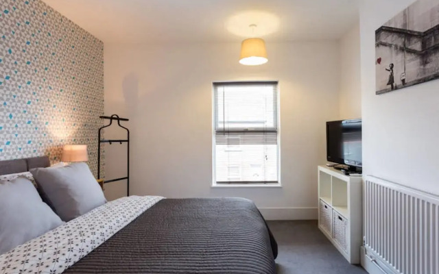 Ashton House, Luton - inhabit short stays