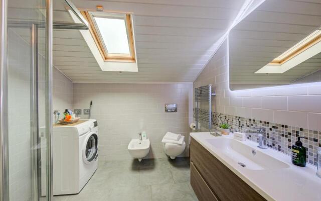 White Paradise Rooftop Stunning Lake View