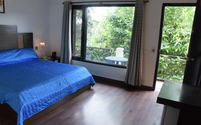 8fold-Pinecrest By LaRiSa, Bhimtal