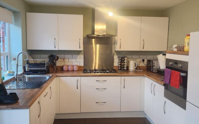 Inviting 1-bed House in Wolverhampton