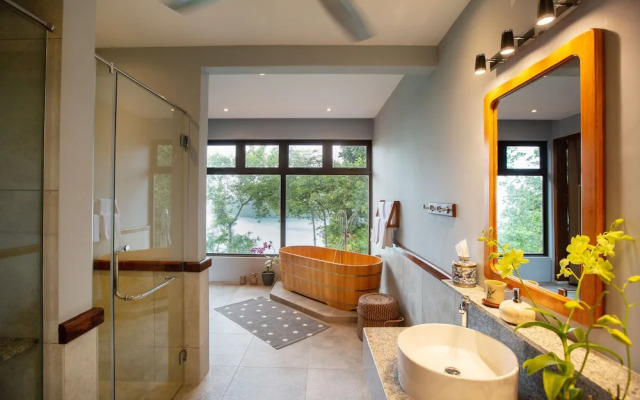 Ambong Pool Villas - Private Pool