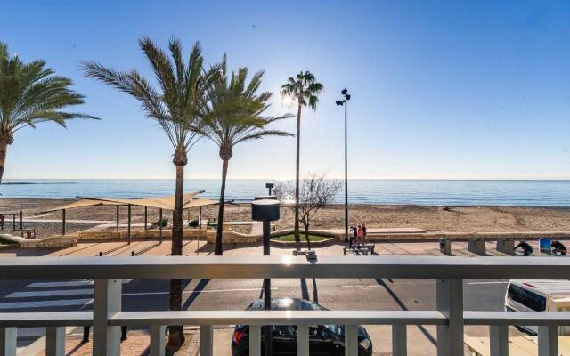 25-Modern Apartment in Paseo Maritimo, Fuengirola!