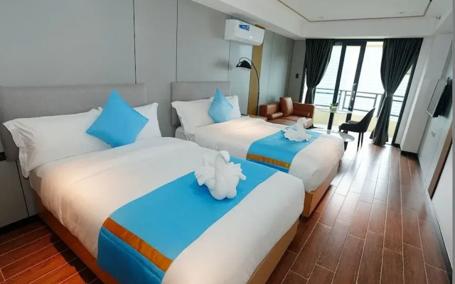 Golden Seagulls Hotel