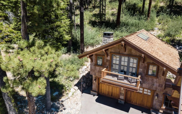 Hunter by AvantStay | Riverfront Cabin w/ Prvt Cottage | 10Mins from Squaw