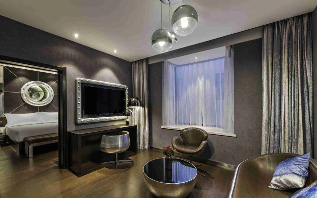 Orange Hotel  (Shanghai Hongqiao Railway Station Store)