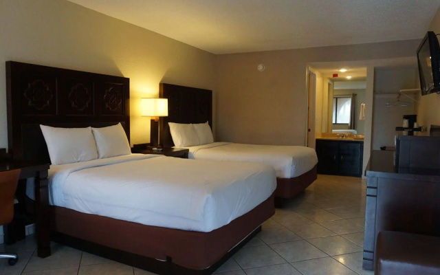 Sevilla Inn - Near Medieval Times