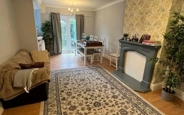 Cosy 2-bed House in Hucknall, Nottingham
