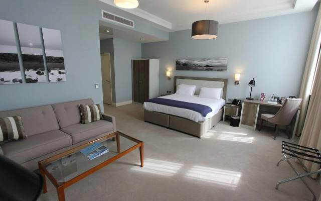 Yarrow Hotel