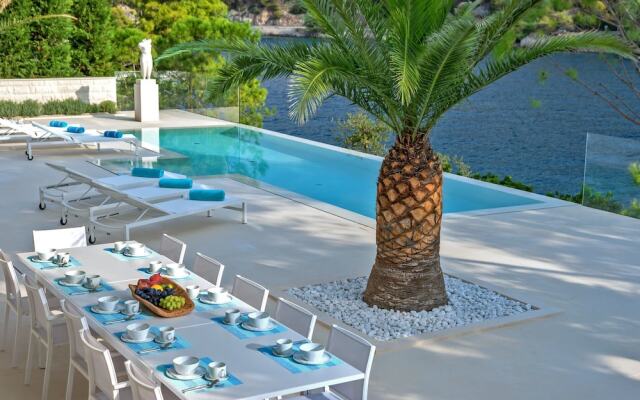 Beachfront Villa Seven Sins with Pool