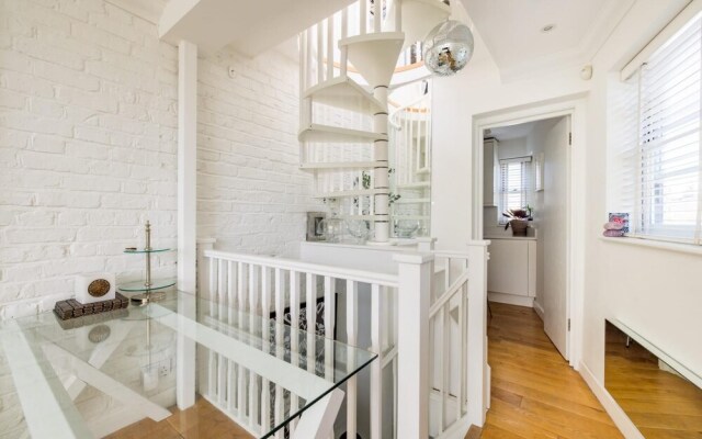 Unique Light-filled House - Primrose Hill