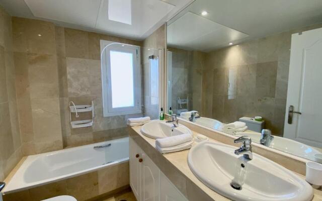 E18 Primera línea playa - Espectacular dúplex, vistas únicas- Estepona