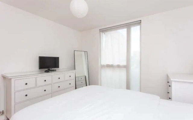Fantastic 1 Bedroom Apartment in East London With Balcony
