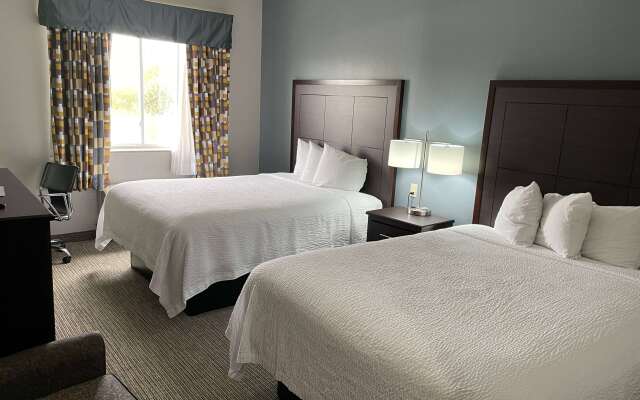 Days Inn & Suites by Wyndham Cleburne TX