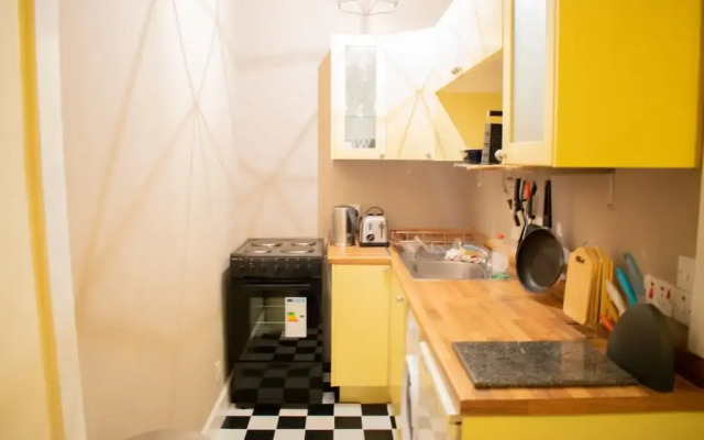 Fantastic 1 Bed Home by Leith Walk - Sleeps 3