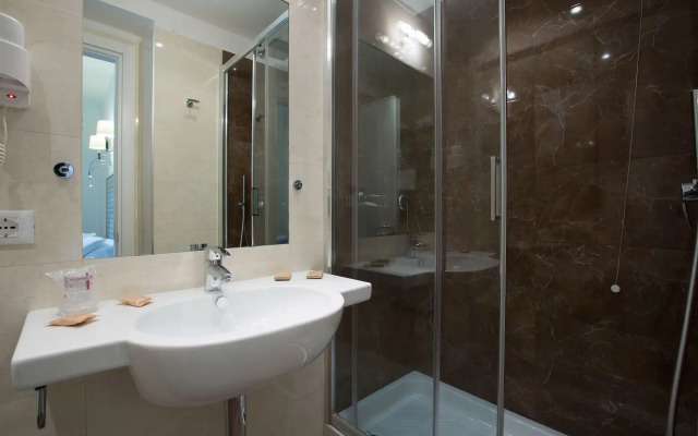 Floris Hotel