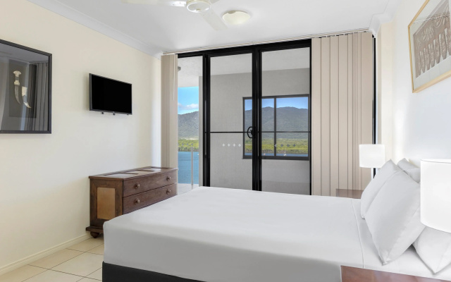 Piermonde Apartments - Cairns