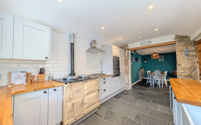 The Old Barn Near St Ives - Rustic Charm & Space