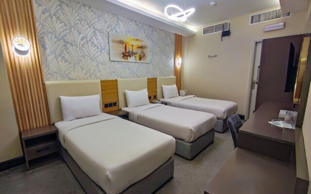 Gold Sky Avenue Hotel