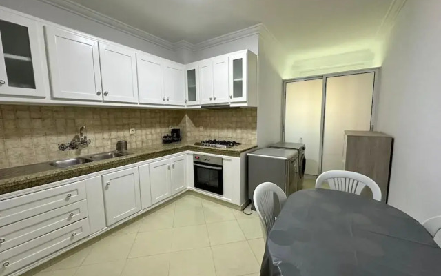 SHRTSTAYS Guesthouse