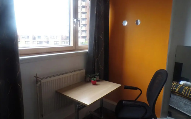 Chelsea Orange Apartment Sleeps10-petsok-parking