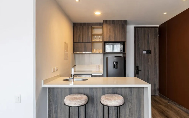 w Modern 2BR in Luxury Building in Chico