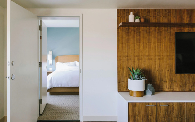 Element Charleston Airport