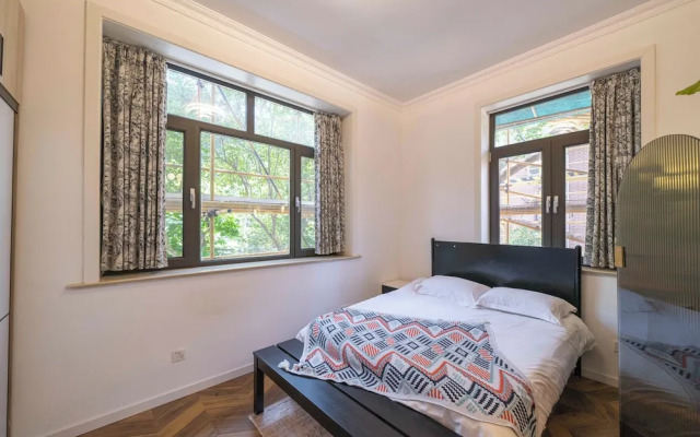 Book and Bed-Jingan Temple