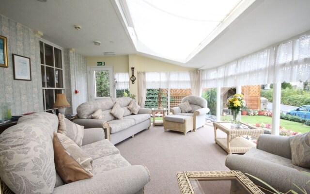 Coombe Court Hotel