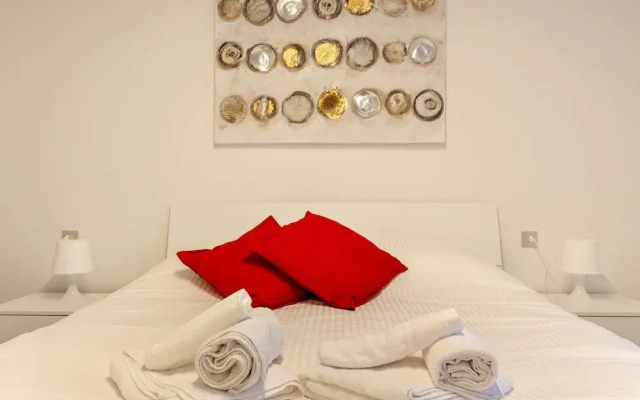 Bright 1 Bedroom near MM1