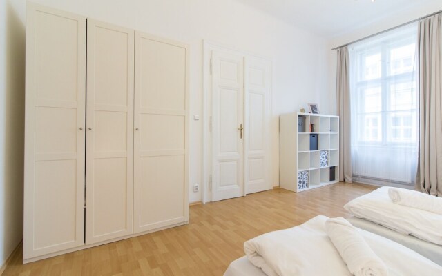 Bright And Spacious By Easybnb