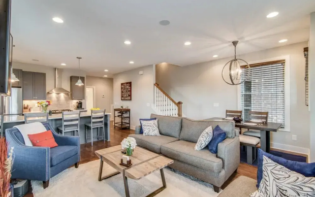 Nashville - 1015 D NEW OWNER