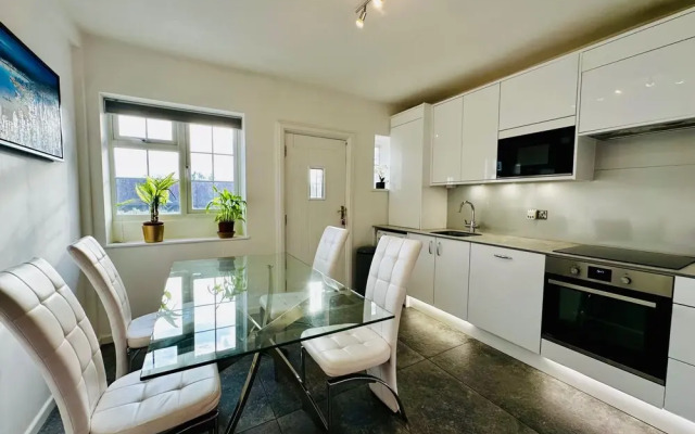 Gerrardscross-sleeps4-parking-petfriendly-wembley