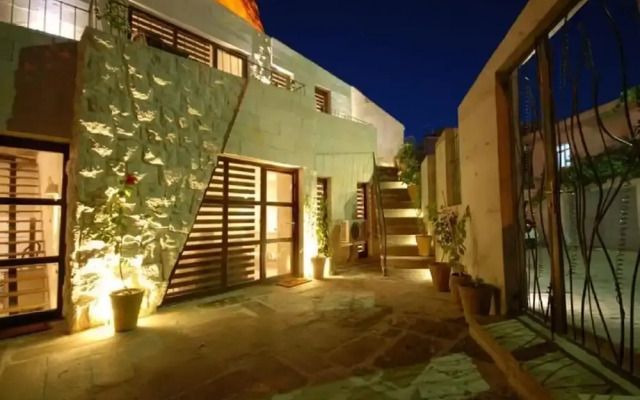 King Apart by Travellers