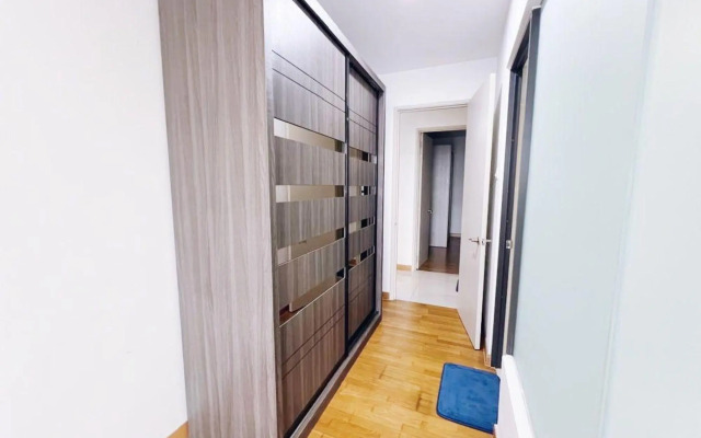 Connected train 1 Bedroom ABOVE KLGATEWAY MALL 9