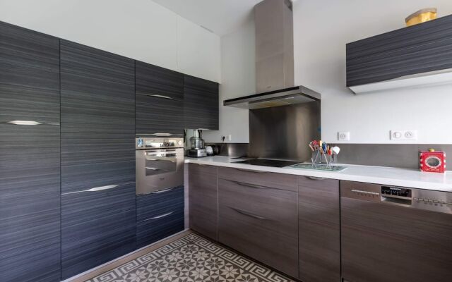 Bright 3BR Apartment With Garden in Gambetta