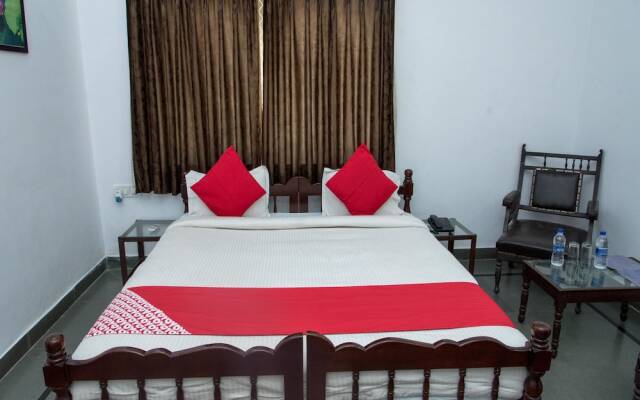 OYO 14119 Hotel Manwar
