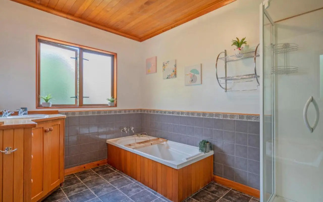 Cythera - Tairua Holiday Home