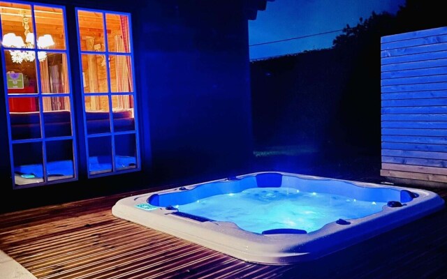 Charming Chalet in Waimes With Sauna and Jacuzzi