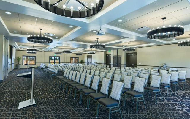 Oxford Suites Sonoma County
