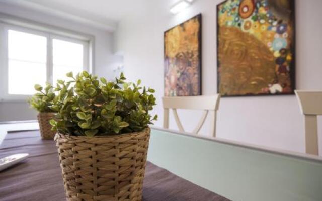 Regina Giovanna Flat