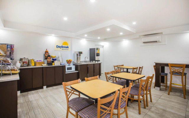 Arya Blu Inn & Suites