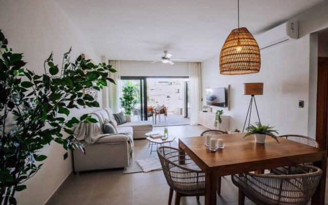 Amazing Condo With Picuzzi Steps From the Beach