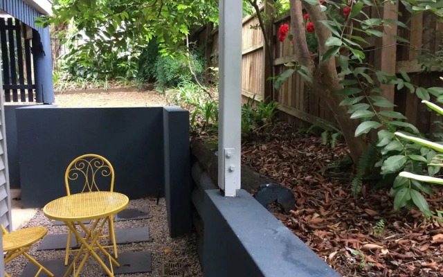 Comfortable Studio Apartment In Leafy New Farm